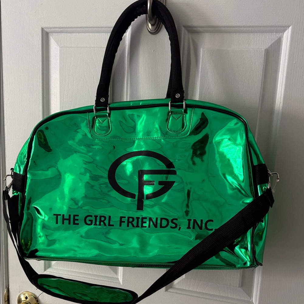 Girlfriends Gym Bag- Needs new zipper